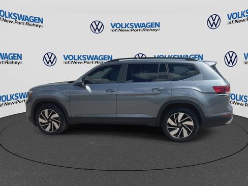Used 2024 Volkswagen Atlas SE w/ Panoramic Sunroof Package FWD image 5