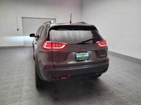 Used 2019 Jeep Cherokee Trailhawk AWD/4WD image 6