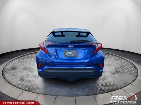 Used 2018 Toyota C-HR XLE image 4