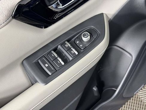 Certified 2025 Subaru Forester Limited image 18