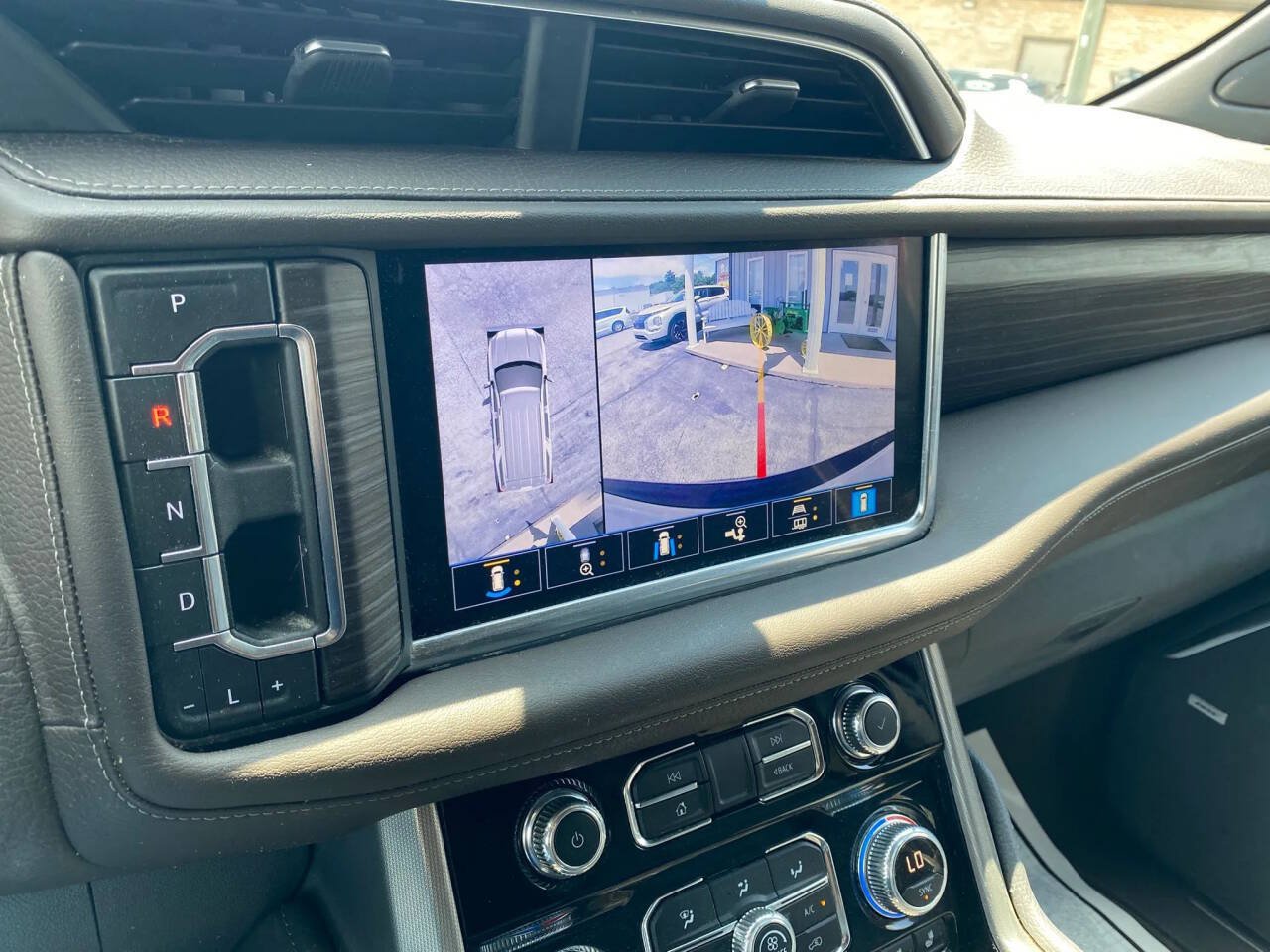 Used 2021 GMC Yukon Denali AWD/4WD image 16