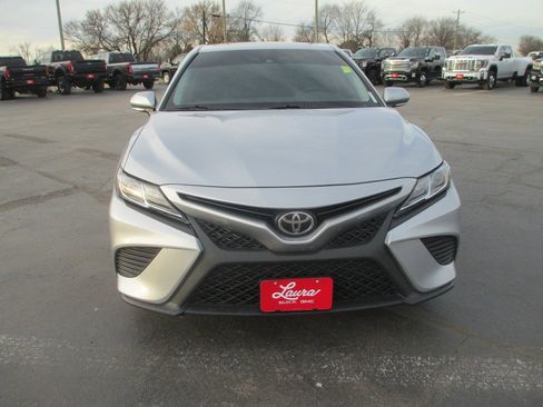 Used 2018 Toyota Camry SE image 9