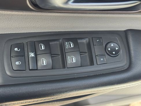 Used 2021 Chrysler Voyager Lxi FWD image 17