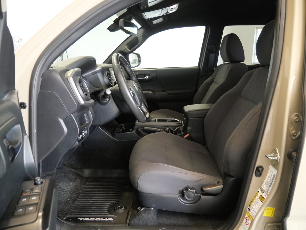 Used 2019 Toyota Tacoma TRD Sport w/ Technology Package AWD/4WD image 15