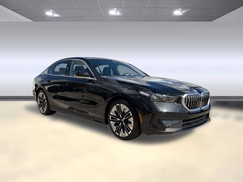 Used 2026 BMW 530i RWD image 6