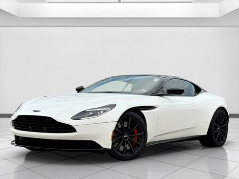 Used 2022 Aston Martin DB11 Coupe image 7
