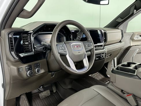 Used 2023 GMC Sierra 1500 SLT image 2