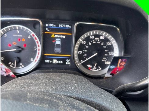 Used 2019 Nissan Titan SL w/ Chrome Package AWD/4WD image 22