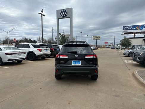 Used 2025 Toyota Corolla Cross LE w/ Moonroof Package FWD image 6