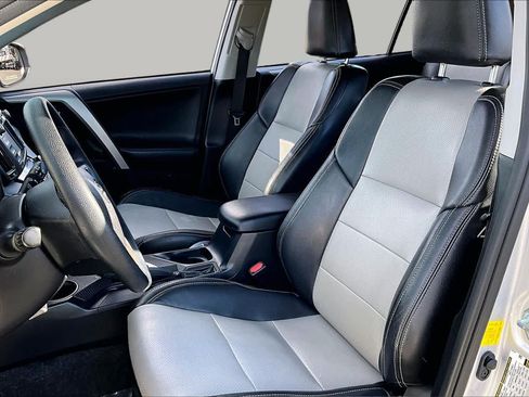 Used 2015 Toyota RAV4 XLE AWD/4WD image 7