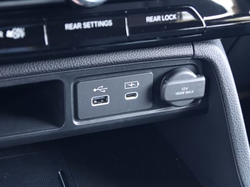 Used 2025 Honda Pilot TrailSport image 27