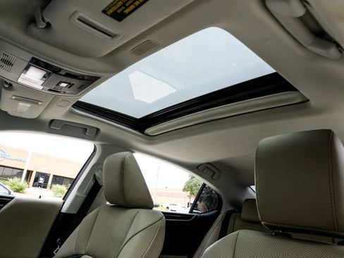 Used 2021 Lexus ES 350 w/ Premium Package FWD image 4