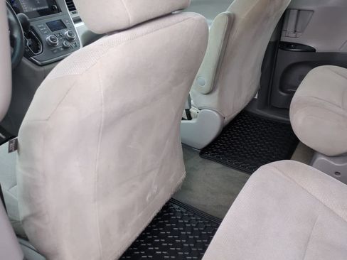 Used 2016 Toyota Sienna L image 18