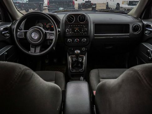 Used 2016 Jeep Patriot Sport FWD image 17