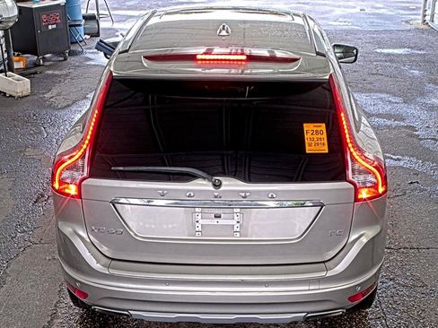 Used 2016 Volvo XC60 T5 Premier w/ Proximity Package FWD image 3