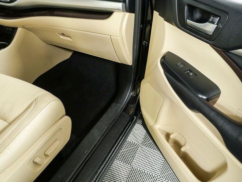 Used 2018 Toyota Highlander XLE FWD image 24