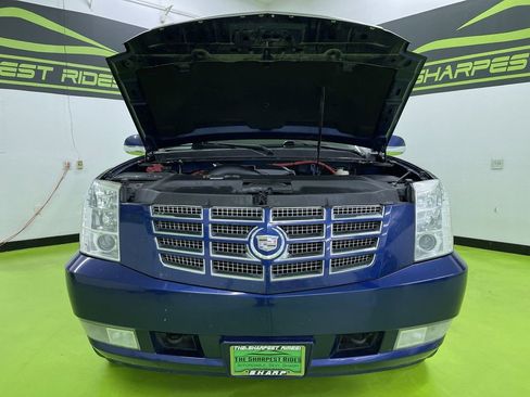 Used 2012 Cadillac Escalade Luxury image 4