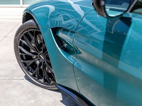 Used 2023 Aston Martin V8 Vantage Coupe RWD image 13