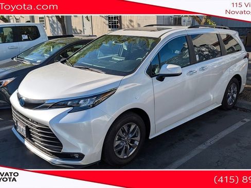 Used 2025 Toyota Sienna XLE w/ XLE Plus Package AWD/4WD image 1