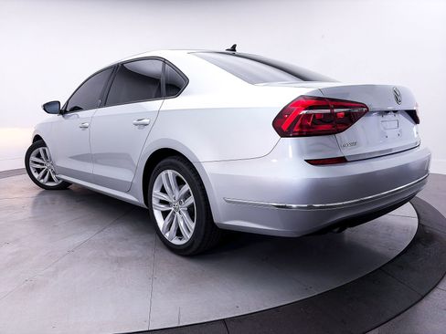 Used 2019 Volkswagen Passat 2.0T Wolfsburg FWD image 2