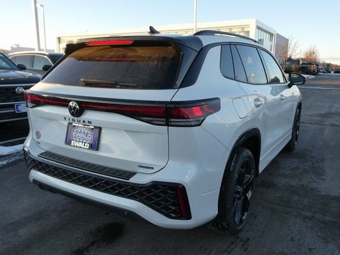 New 2026 Volkswagen Tiguan SE R-Line AWD/4WD image 3