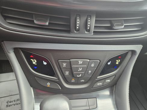 Used 2020 Buick Envision Essence AWD/4WD image 21