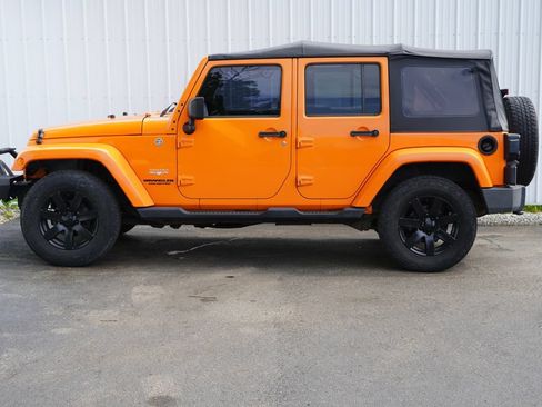Used 2012 Jeep Wrangler Unlimited Sahara w/ Dual Top Group AWD/4WD image 3