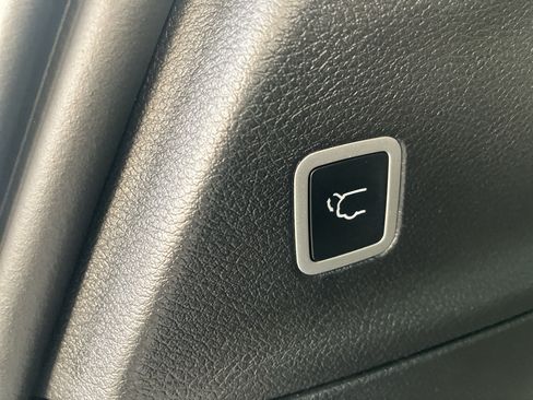 Used 2025 Chrysler Pacifica Select FWD image 14