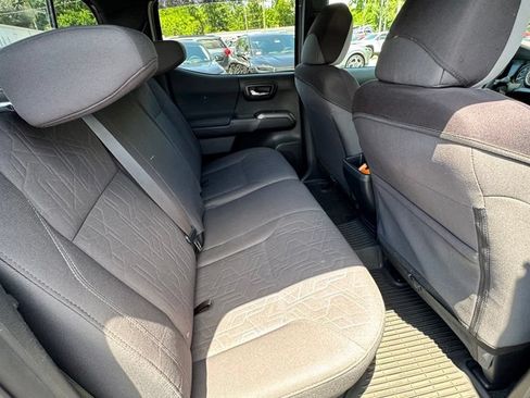 Used 2018 Toyota Tacoma TRD Sport AWD/4WD image 11