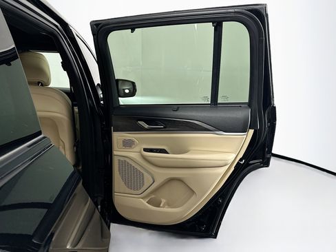 Used 2022 Jeep Grand Cherokee Limited 4xe w/ Luxury Tech Group II image 32