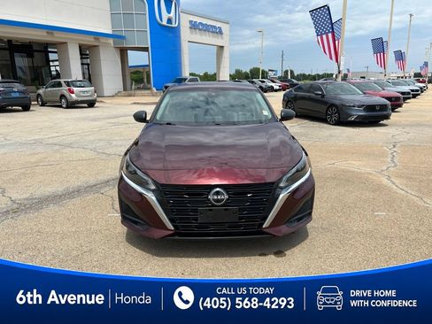 Used 2024 Nissan Altima 2.5 SV FWD image 2