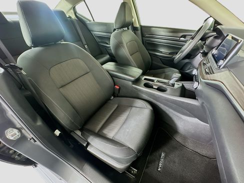 Used 2025 Nissan Altima 2.5 SV FWD image 28