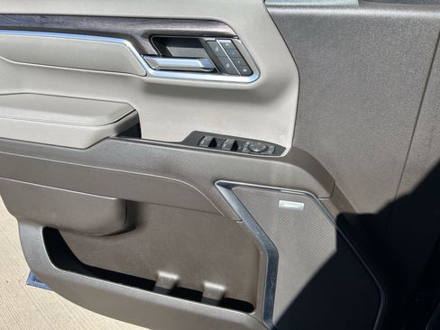 Used 2023 Chevrolet Silverado 1500 LTZ image 18