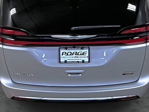 New 2026 Chrysler Pacifica Select image 11