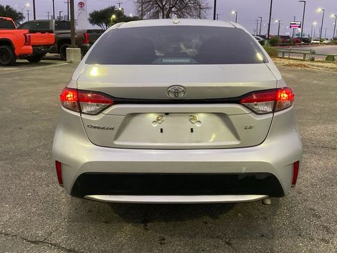 Used 2020 Toyota Corolla LE image 5