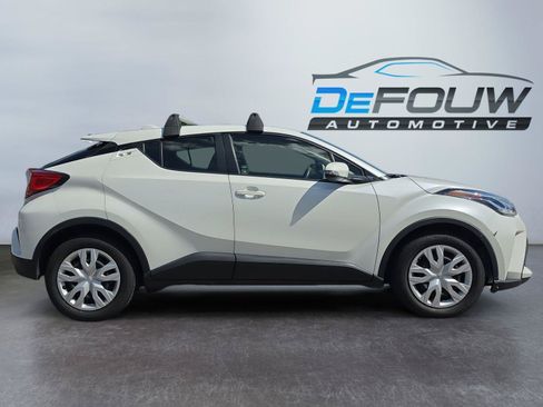 Used 2021 Toyota C-HR LE FWD image 2