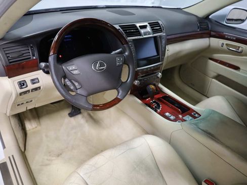 Used 2011 Lexus LS 460 w/ Comfort Pkg image 4