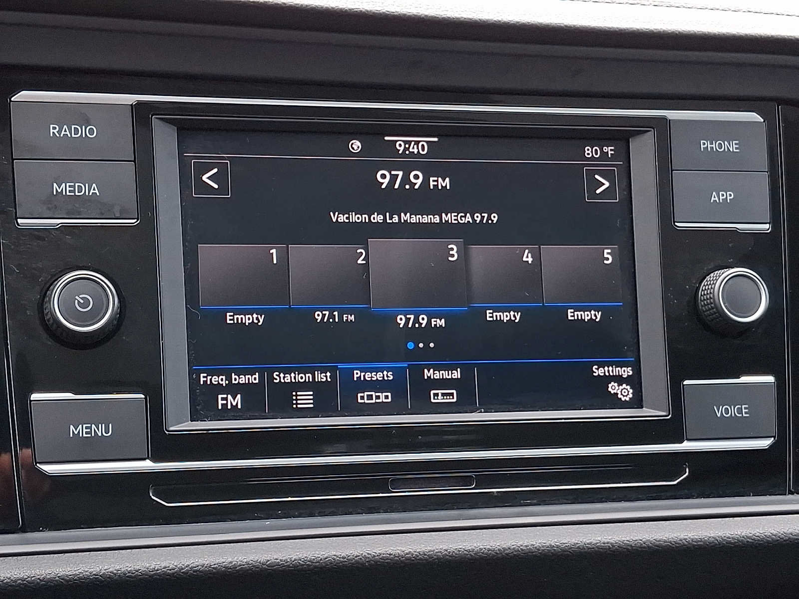 Certified 2023 Volkswagen Jetta SE FWD image 15