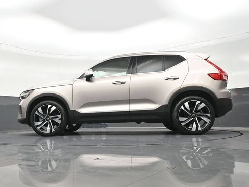 Used 2024 Volvo XC40 B5 Plus AWD/4WD image 24