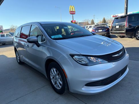 Used 2023 Chrysler Voyager LX image 4