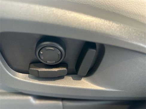 Used 2023 Land Rover Defender 110 SE image 13