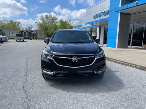 Used 2021 Buick Enclave Essence image 2