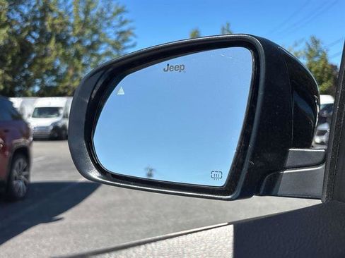 Certified 2024 Jeep Compass Limited image 29