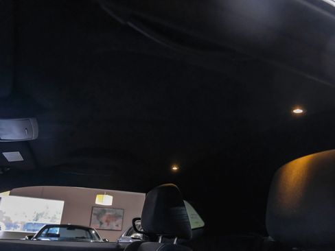 Used 2015 Dodge Challenger SXT image 22