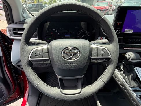 New 2026 Toyota Sienna XLE FWD image 24