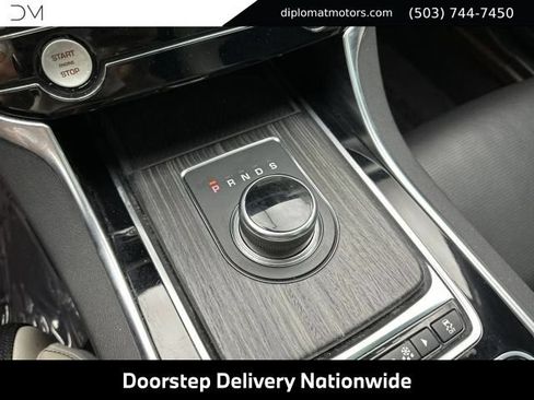 Used 2018 Jaguar XF S RWD image 33