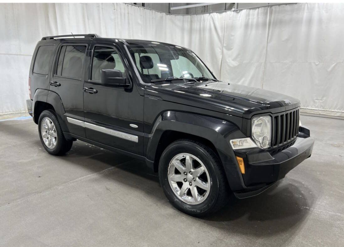 Used 2012 Jeep Liberty Sport AWD/4WD image 4