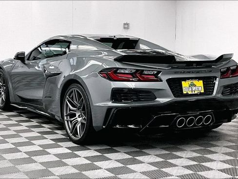 Used 2024 Chevrolet Corvette Z06 RWD image 2