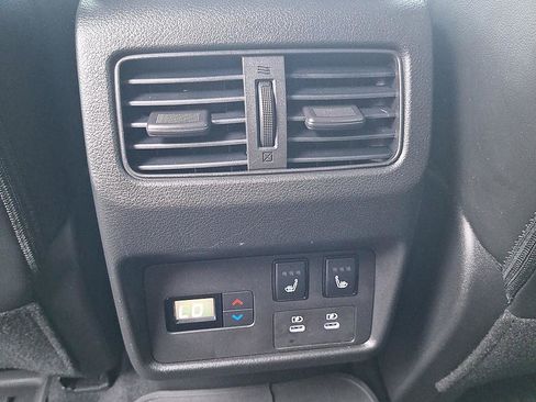 Certified 2024 Nissan Rogue Platinum w/ Platinum Premium Package FWD image 32