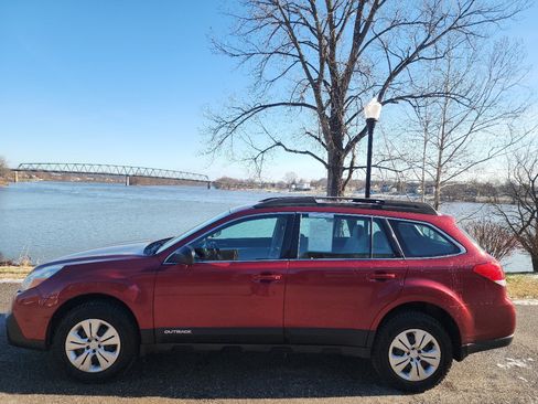 Used 2013 Subaru Outback 2.5i image 2